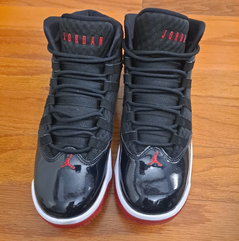 Nike Air Jordan Max Aura Black and Red 6.5Y Athletic Shoes - Picture 2 of 4